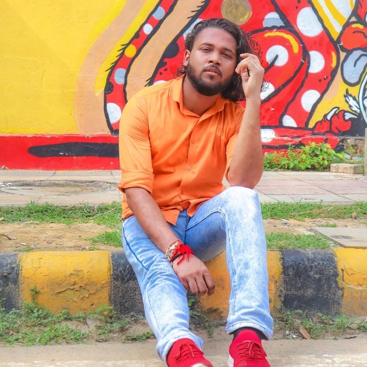 Noor Hassan, Client Relations Director, discussing corporate gifting strategy with business clients